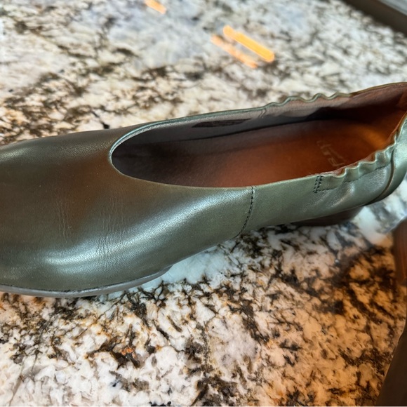 Dansko leather slip-ons, olive - size 39 - Picture 2 of 5